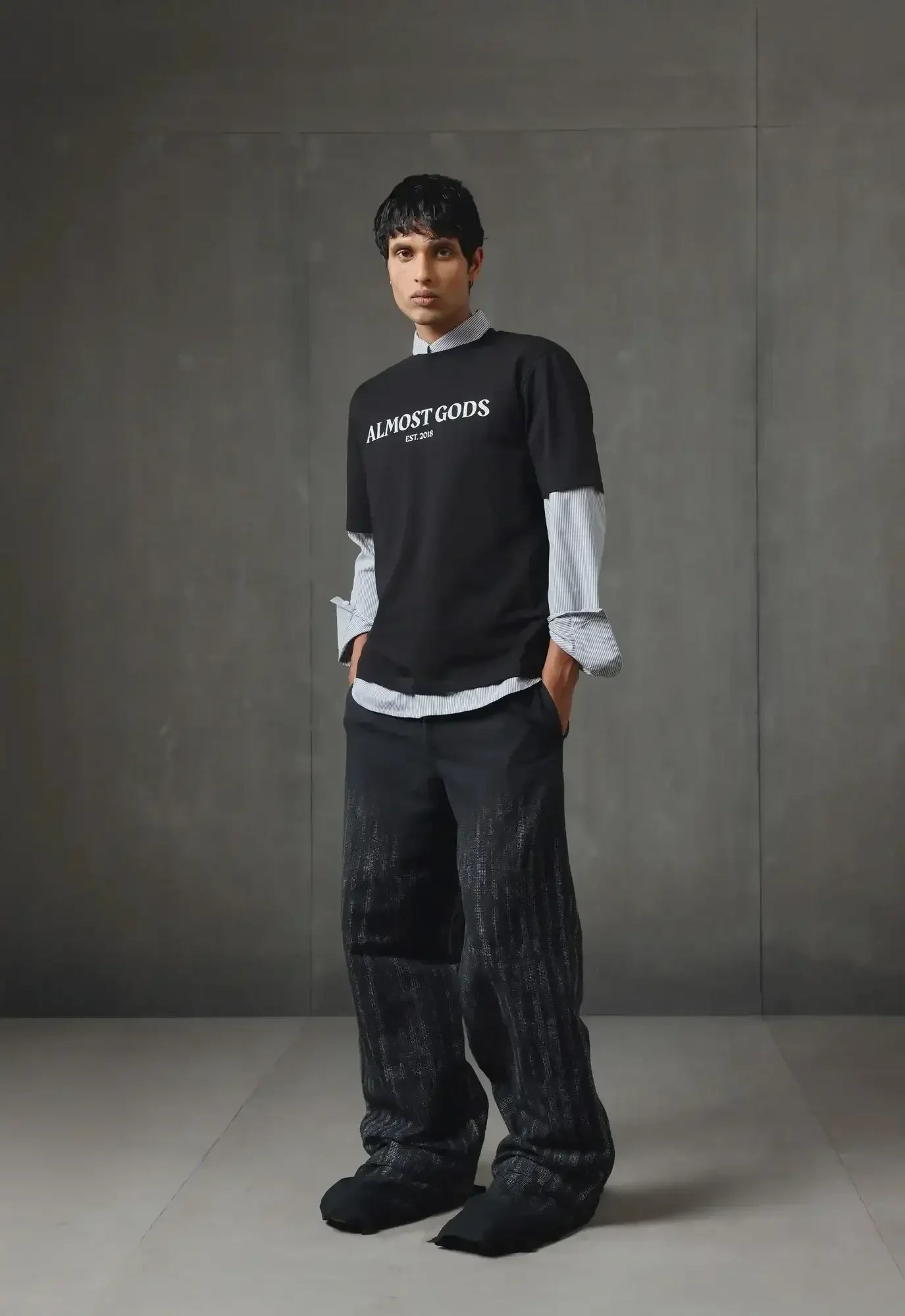 Cracked Logo Relaxed Tee in Black