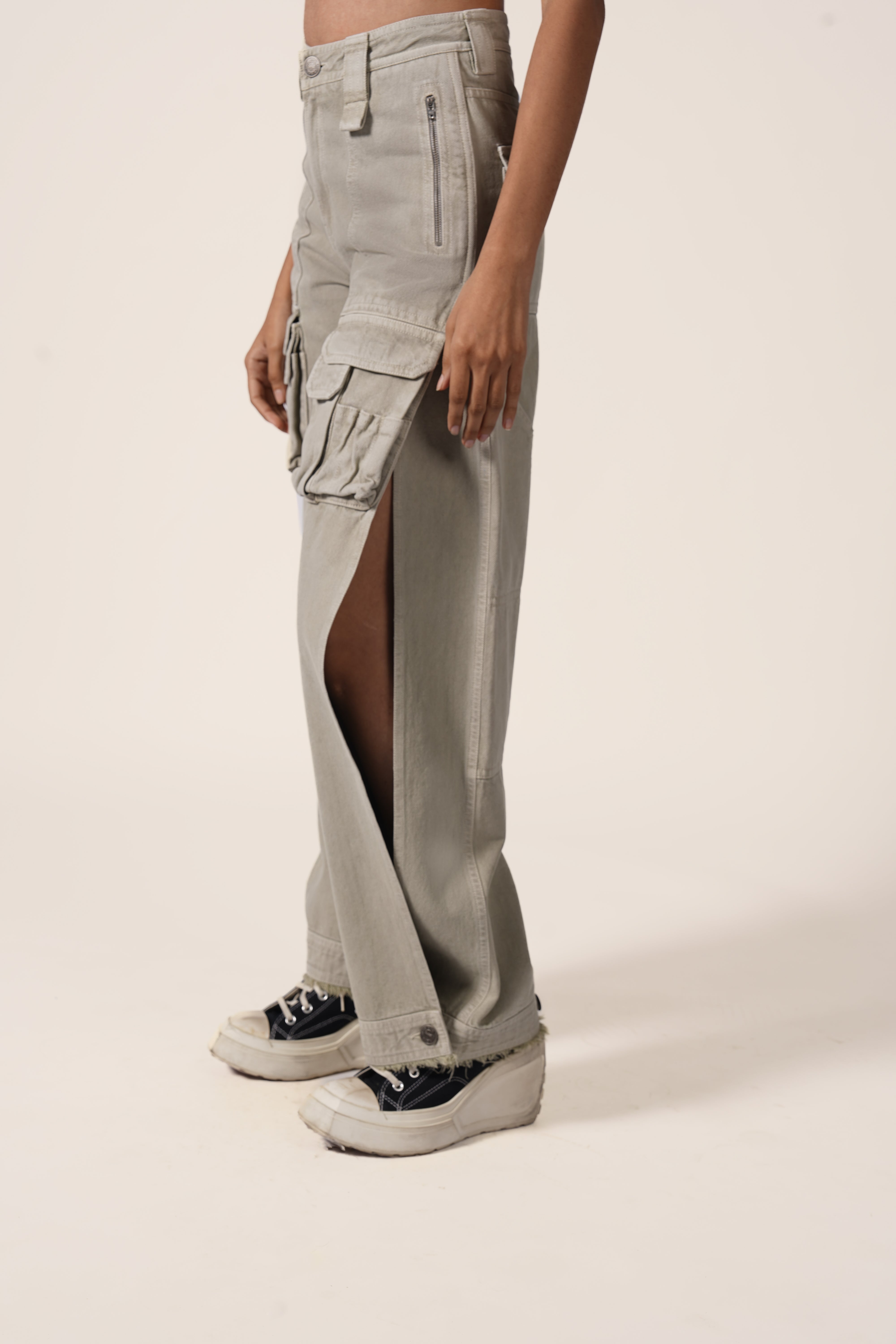CARPENTER CARGOS IN PISTACHIO