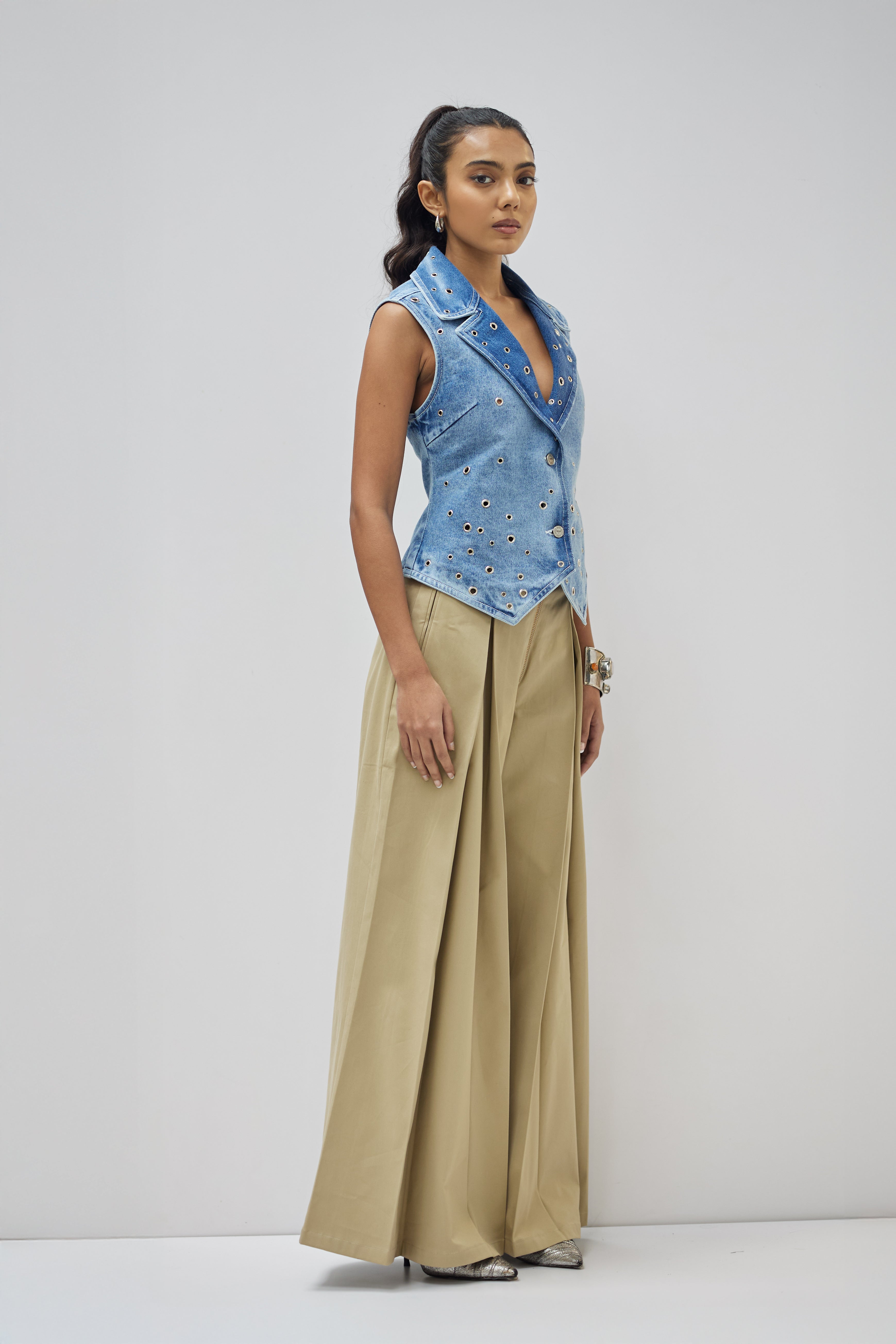 EYELET VEST