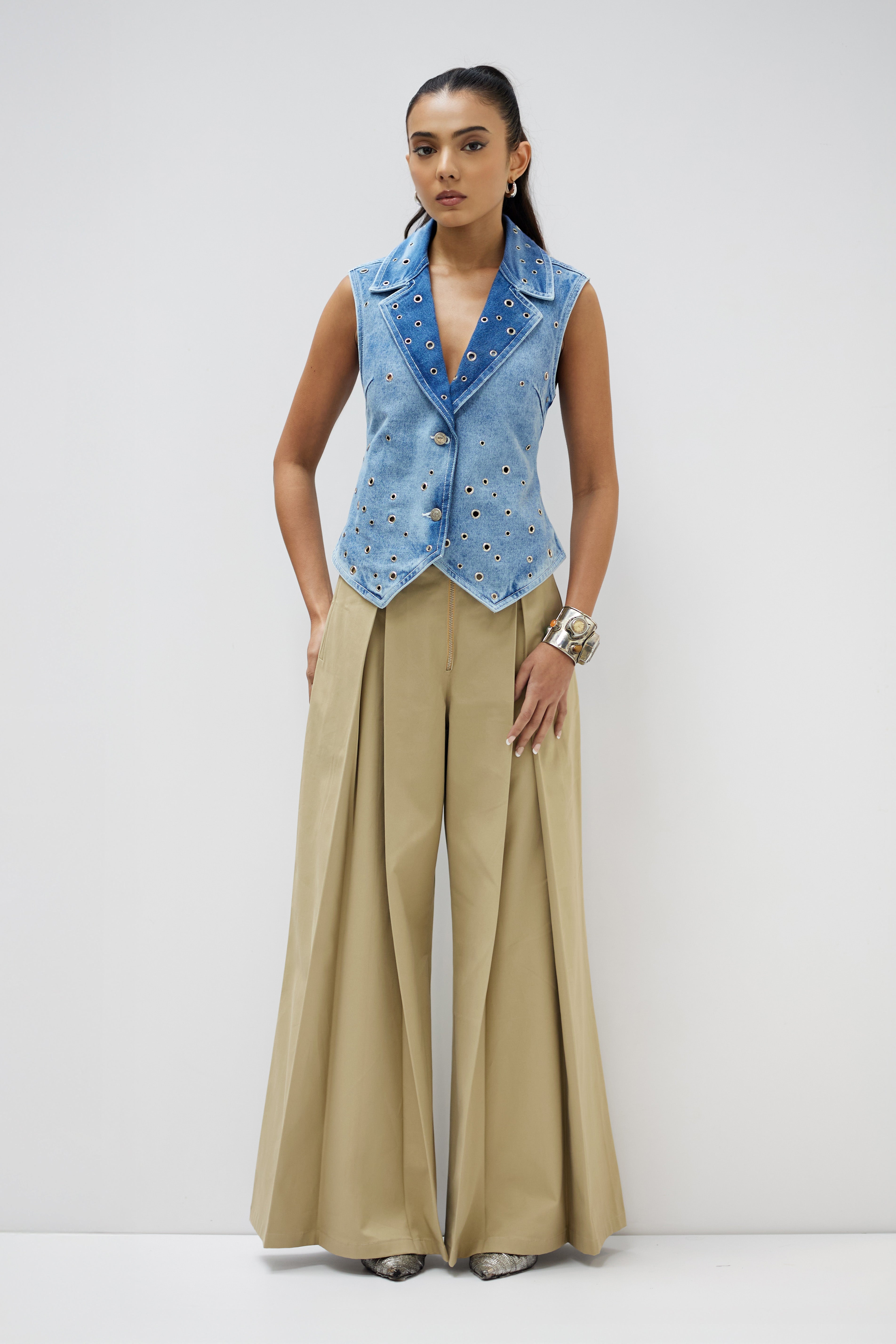 EYELET VEST